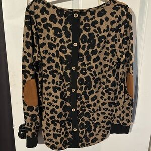 Pink clover shirt. Fits like a large. Tags missing.